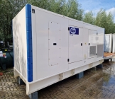 3x FG Wilson P715-3 - 715 kVA generator in
omkasting
